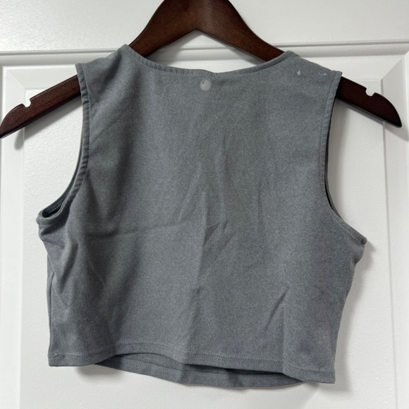Gray yoga crop top - Picture 3 of 3